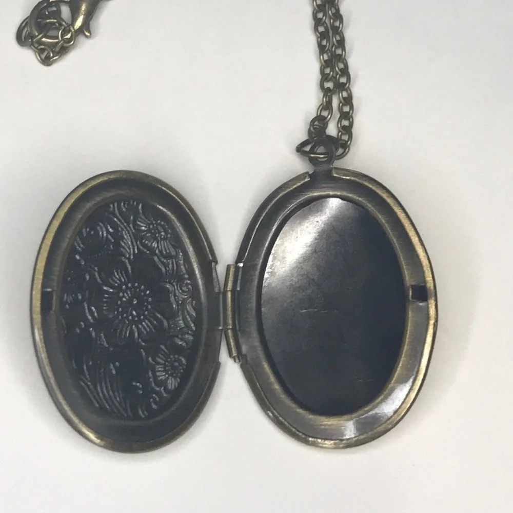 𝅺antiqued bronze flower leaf‎ Photo Locket. - Picture 6 of 9